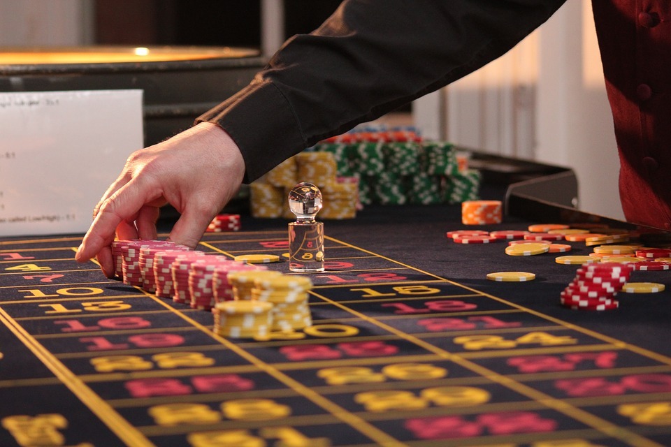 How can you get advantages by playing casino games